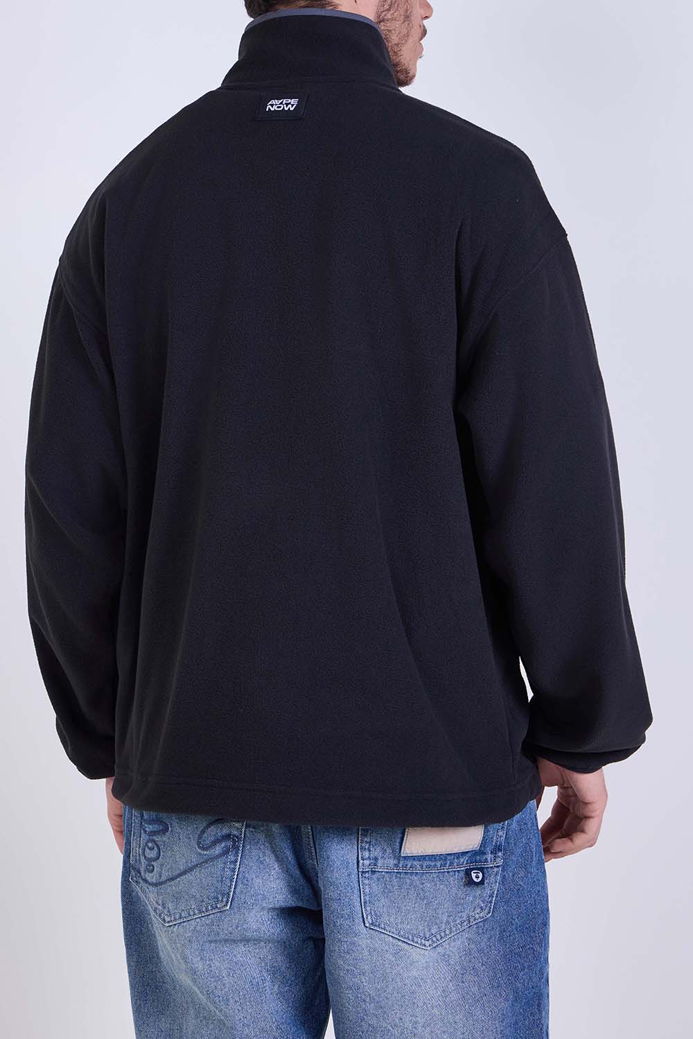 תמונת דוגמן אחורית של ז'קט חצי רוכסן