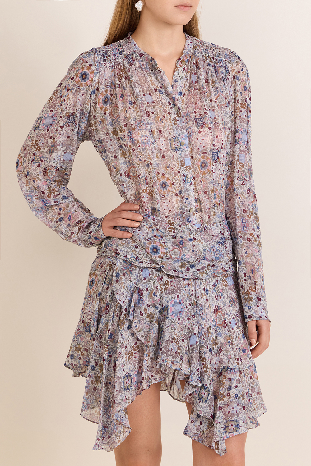 תמונת דוגמן קידמית של חולצה מכופתרת משוחררת