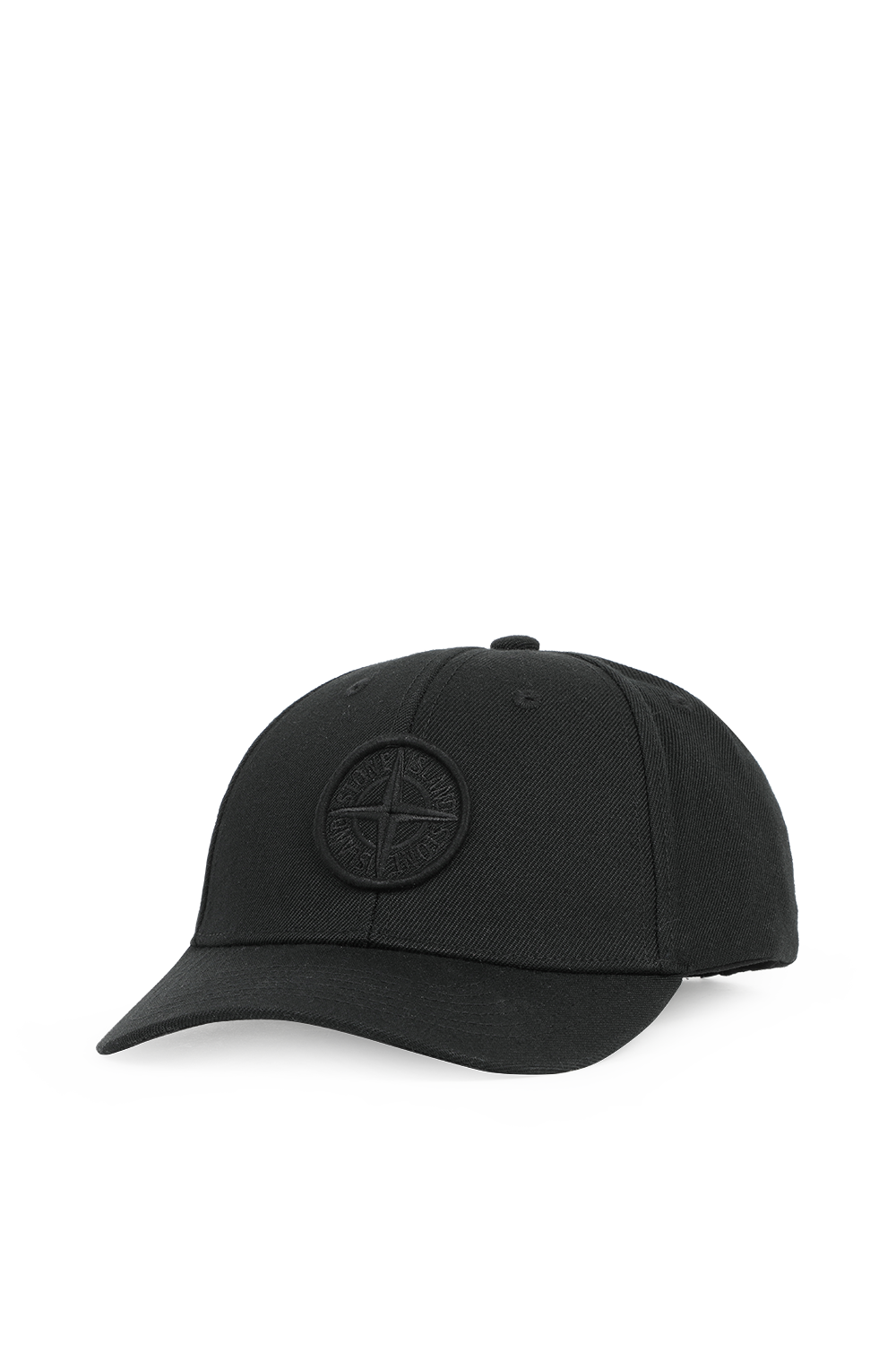 תמונה קידמית של כובע בייסבול עם לוגו רקום בגוון שחור