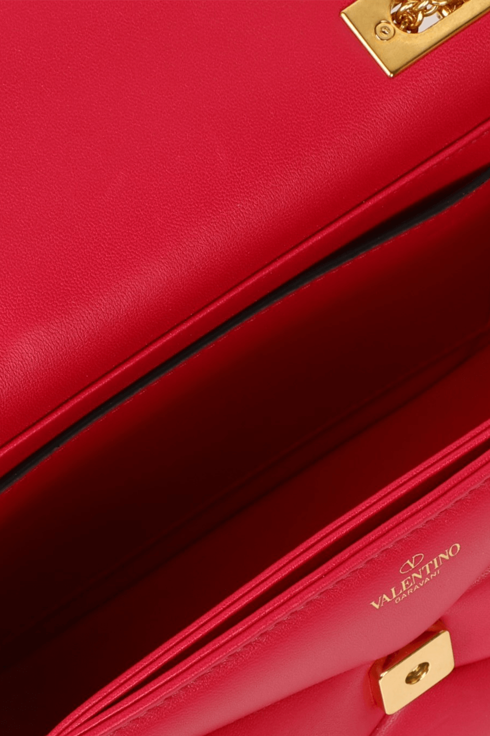 תמונת פנים של תיק צד ורוד עם ניט זהב