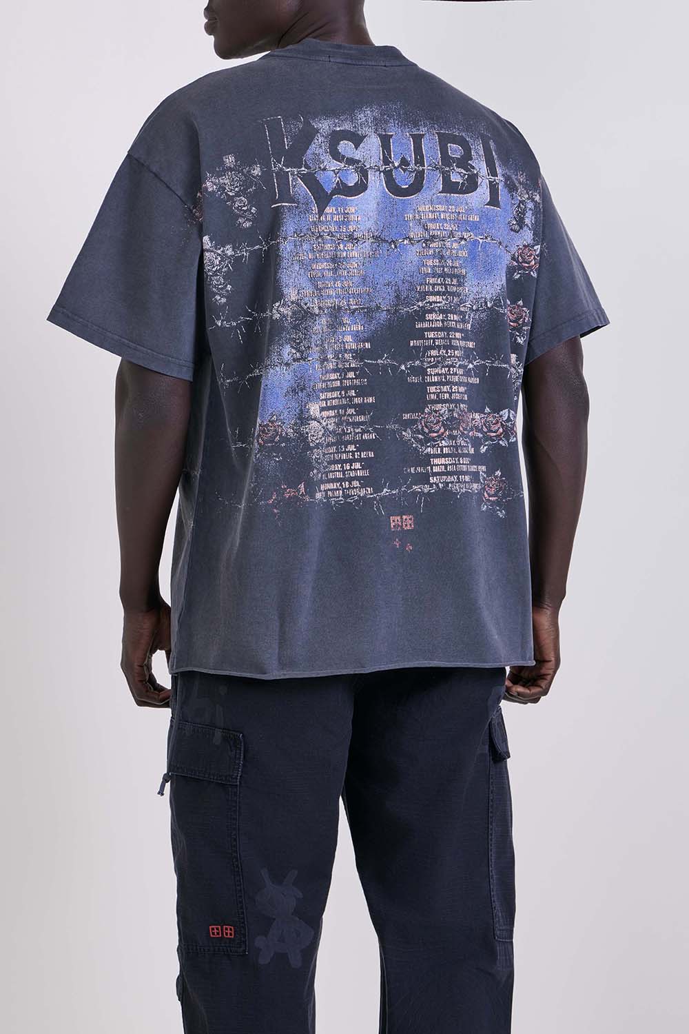 תמונת דוגמן אחורית של חולצת טי אוברסייז