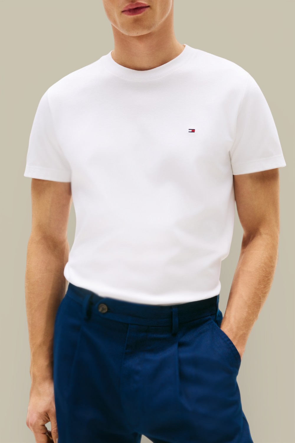 תמונת דוגמן קידמית של חולצת טי