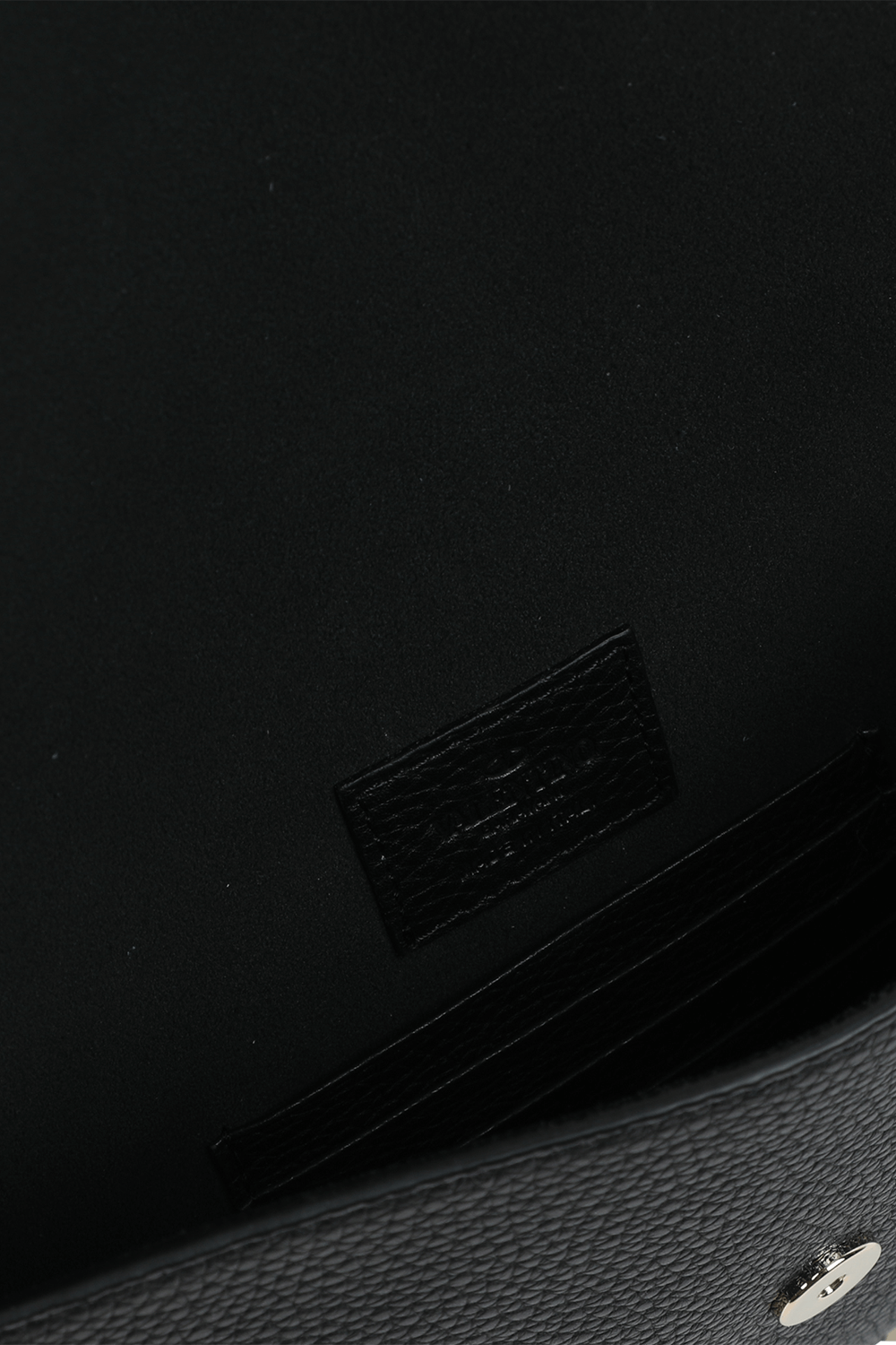 תמונת פנים של תיק קלאץ' מעטפה מעור מגורען