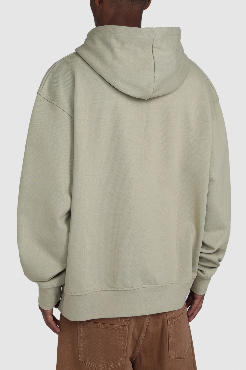 תמונת תקריב דוגמן של סווטשירט קפוצ'ון