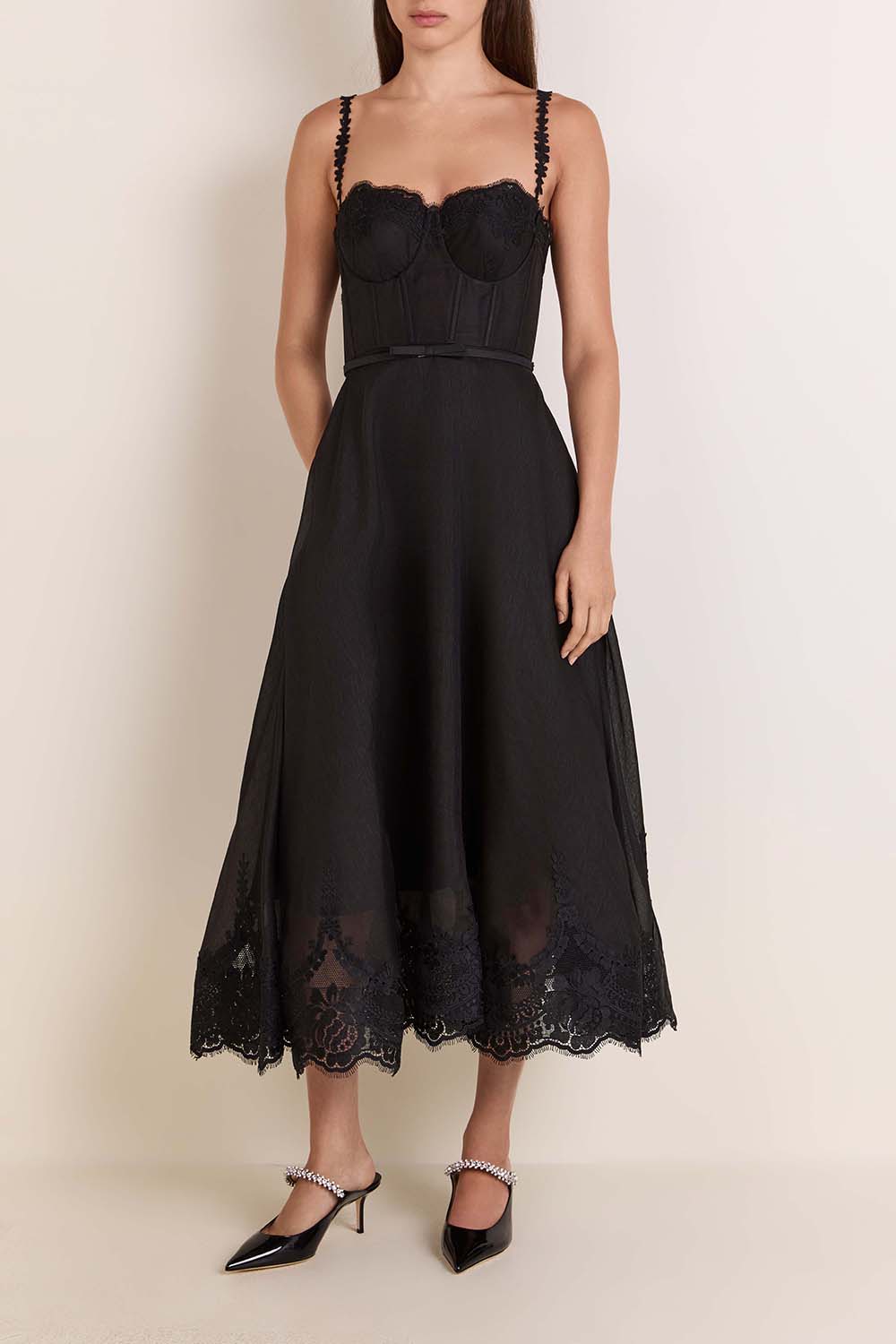 תמונת דוגמן קידמית של שמלת מידי