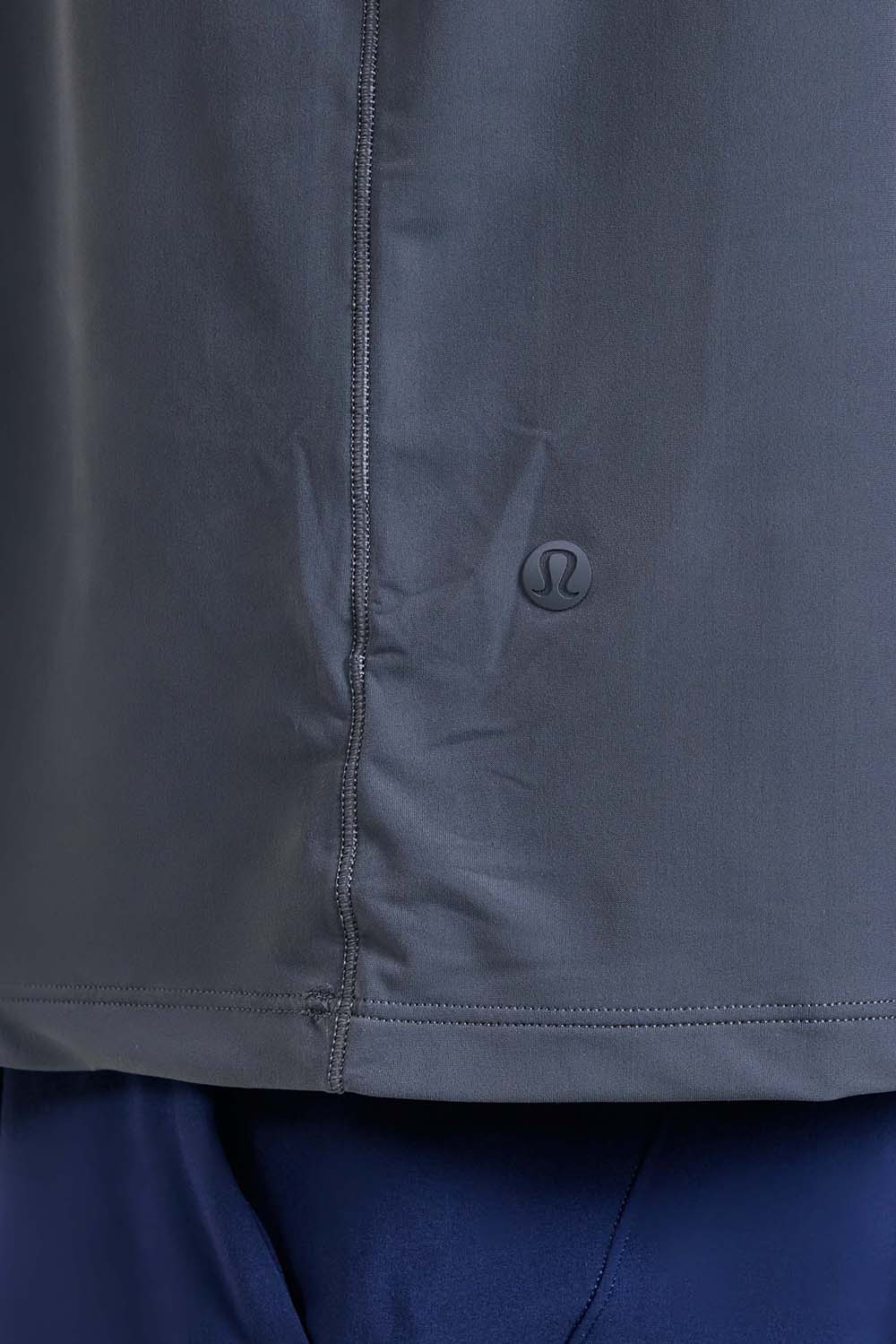 תמונת תקריב דוגמן של Brushed Yoga Crewneck T-Shirt