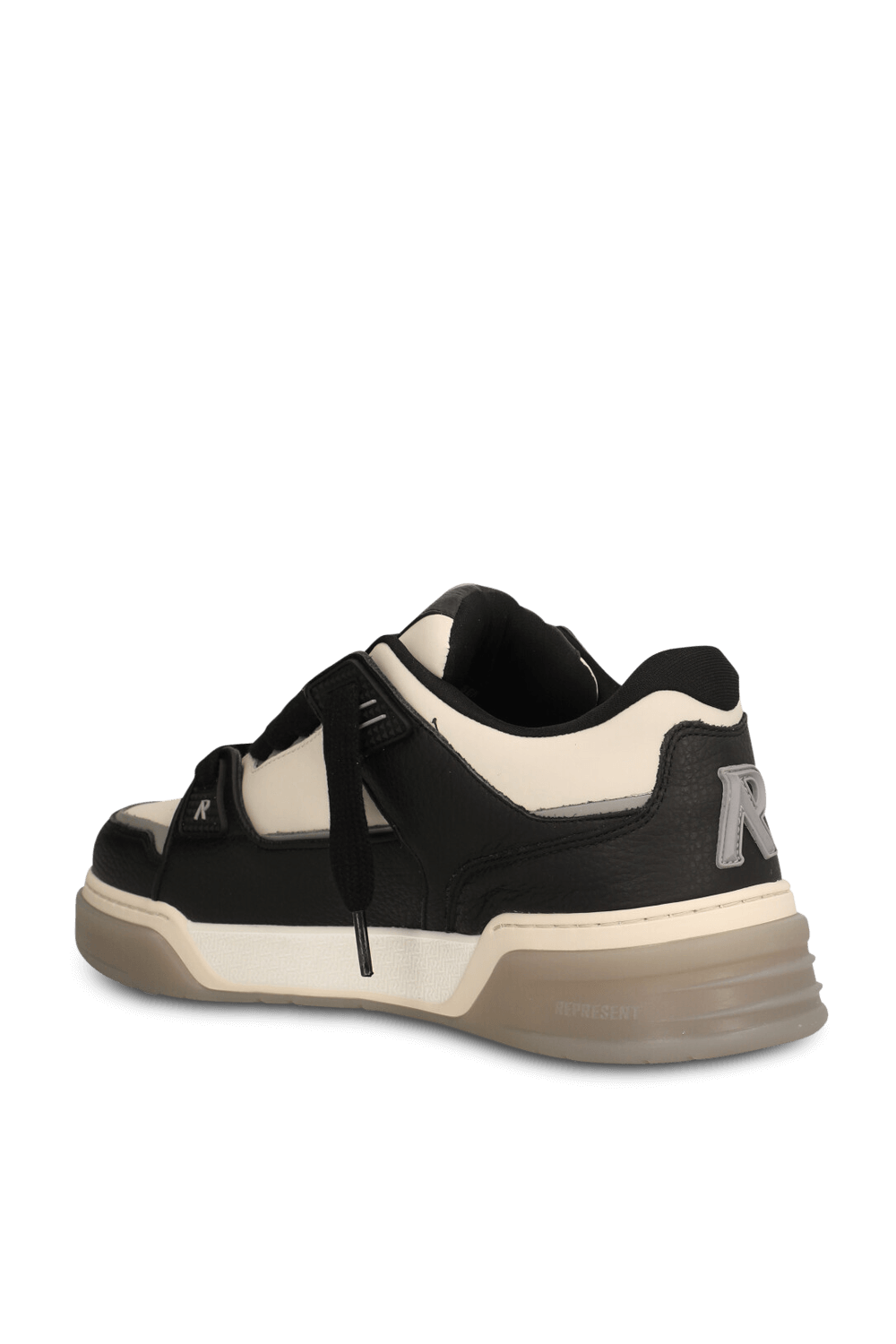 תמונה אחורית של נעלי סניקרס סטודיו