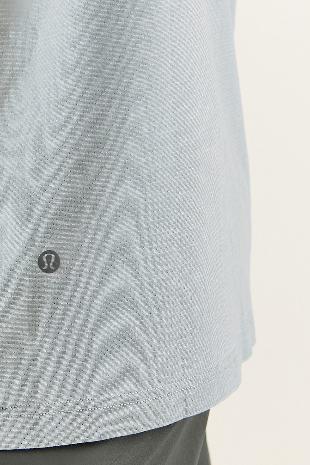 תמונת תקריב דוגמן של Relaxed-Fit Workout Short-Sleeve Wash LULULEMON