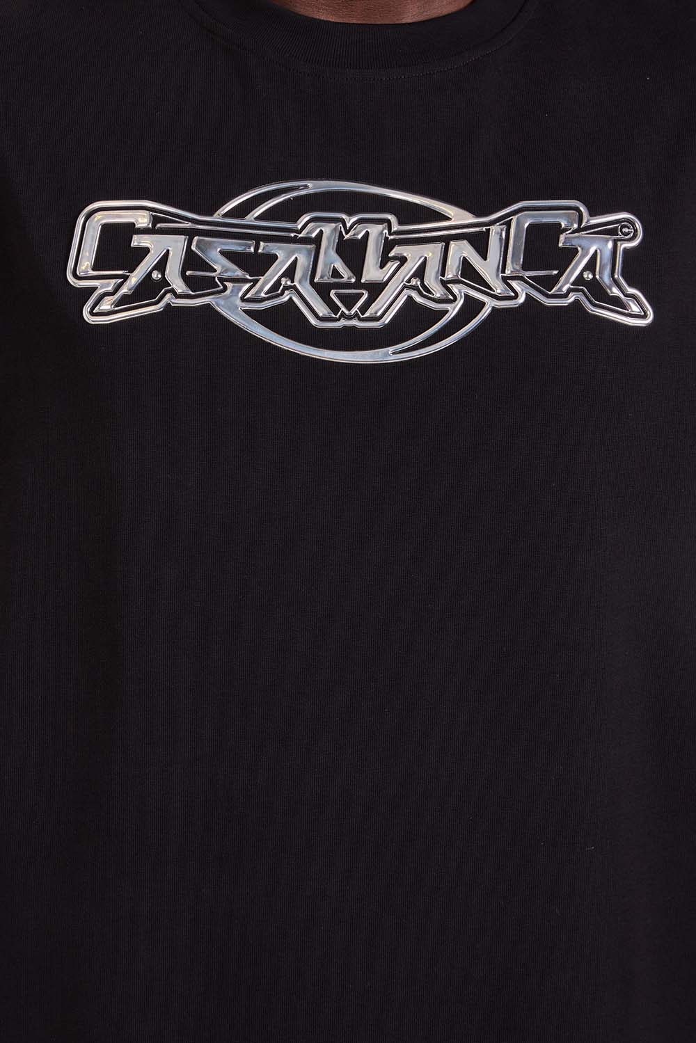 תמונת תקריב דוגמן של חולצת טי אוברסייז