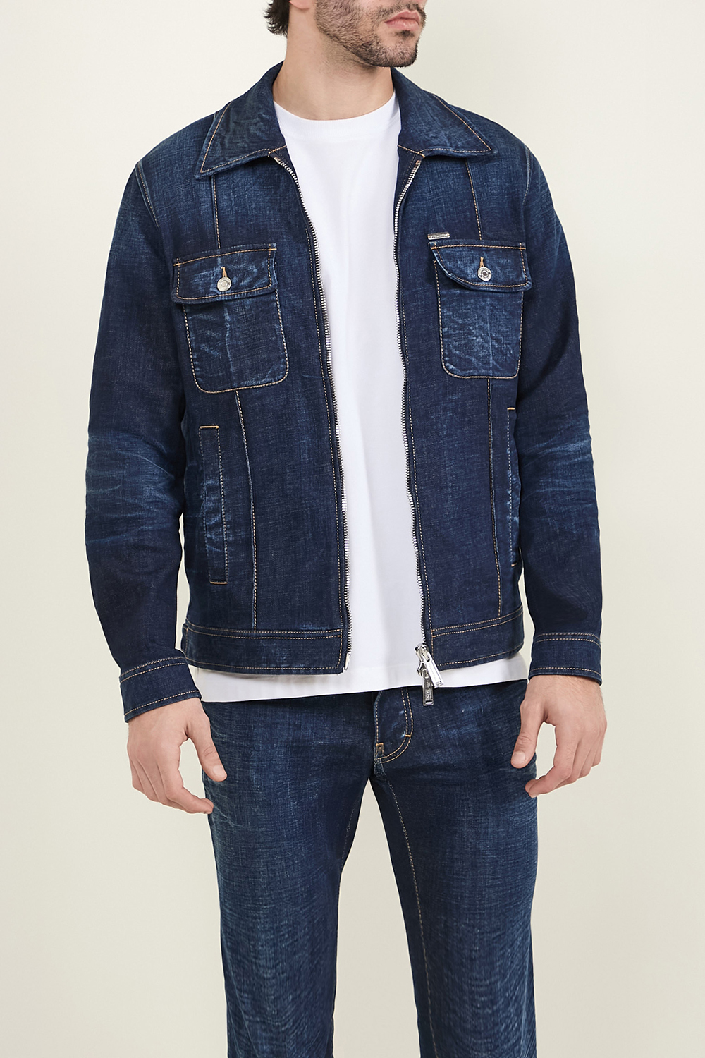 תמונת דוגמן קידמית של ז'קט ג'ינס