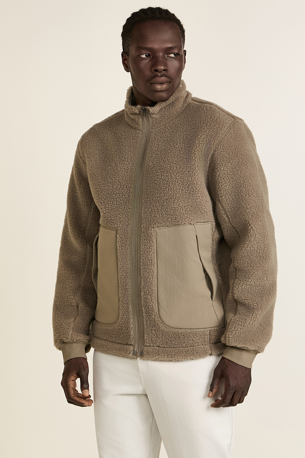 תמונת דוגמן קידמית של High Pile Fleece Full-Zip Jacket