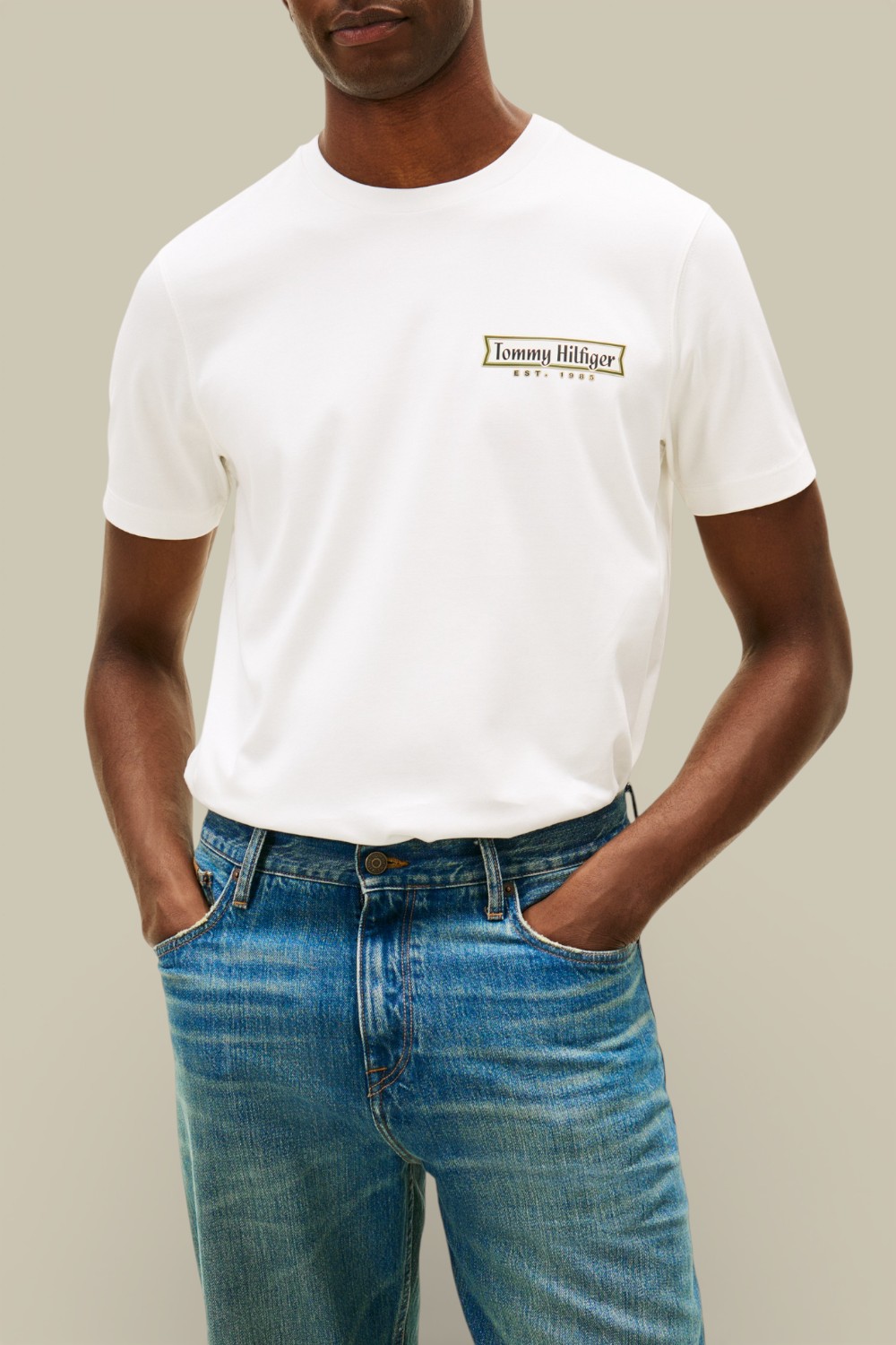 תמונת דוגמן קידמית של חולצת טי