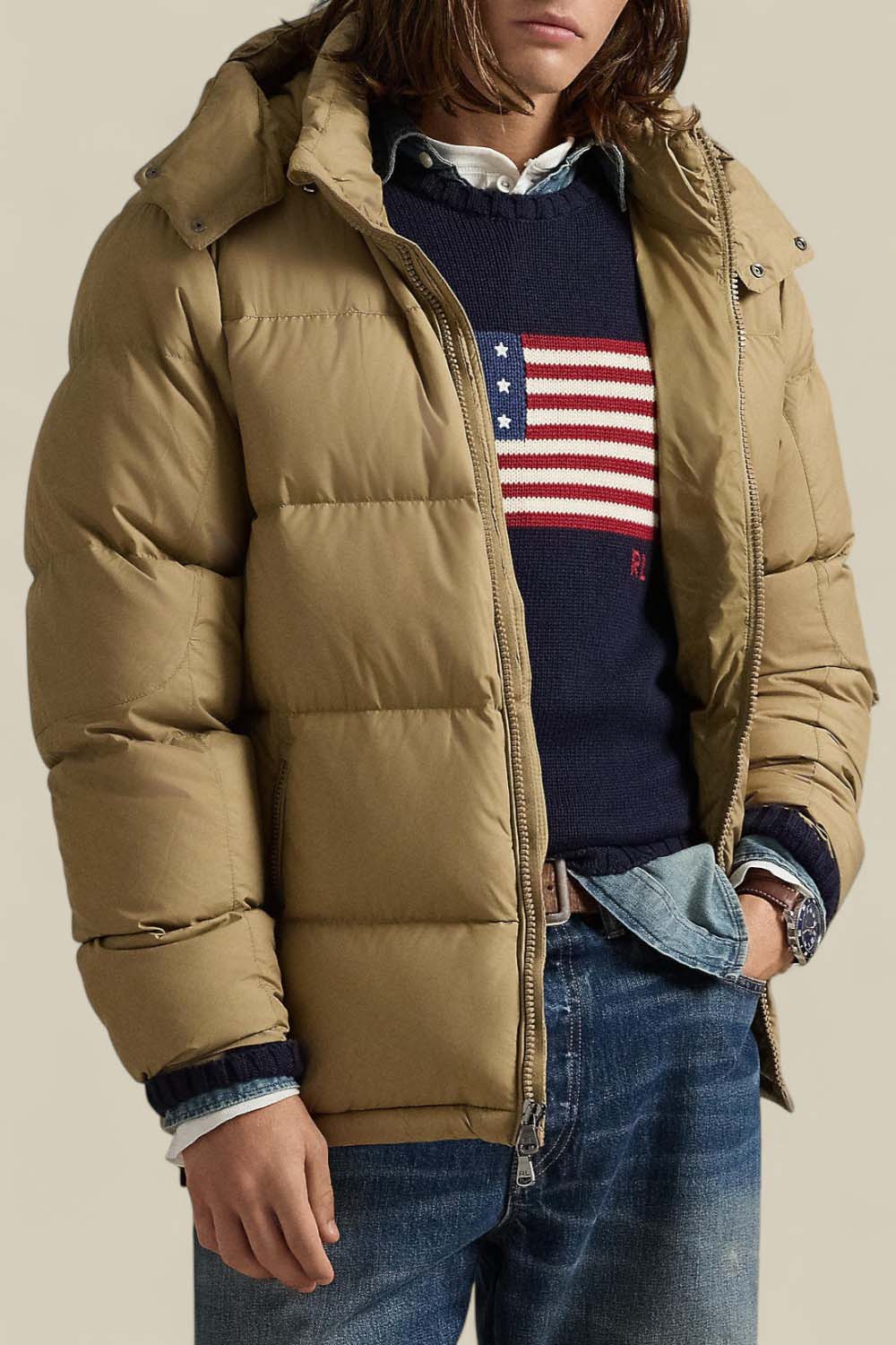 תמונת דוגמן קידמית של מעיל פוך עם קפוצ'ון נשלף