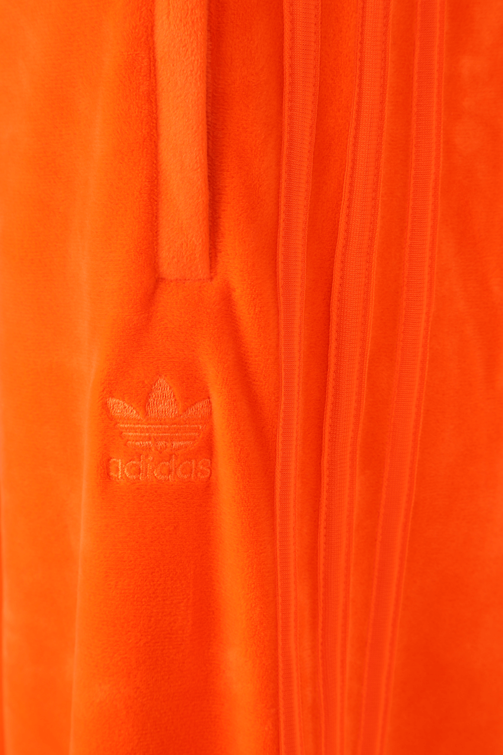 תמונה אחורית של ג'רמי סקוט לאדידס מכנסי טרנינג מתרחבים בגוון כתום