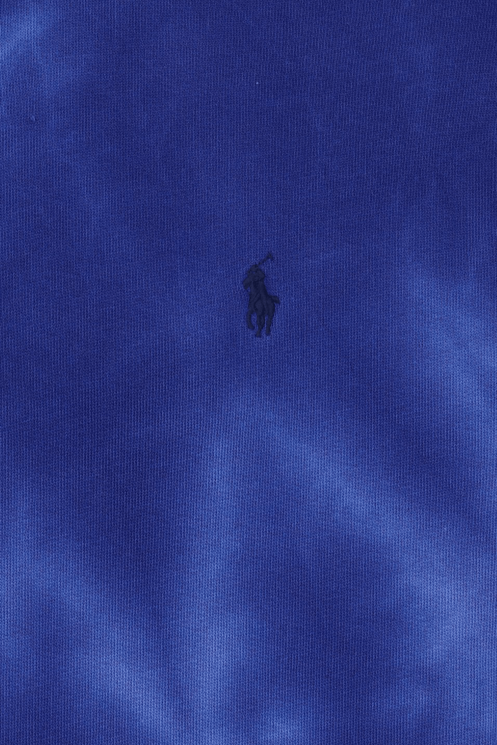 תמונה אחורית של סווטשירט קפוצ'ון עם הדפס טאי-דאי