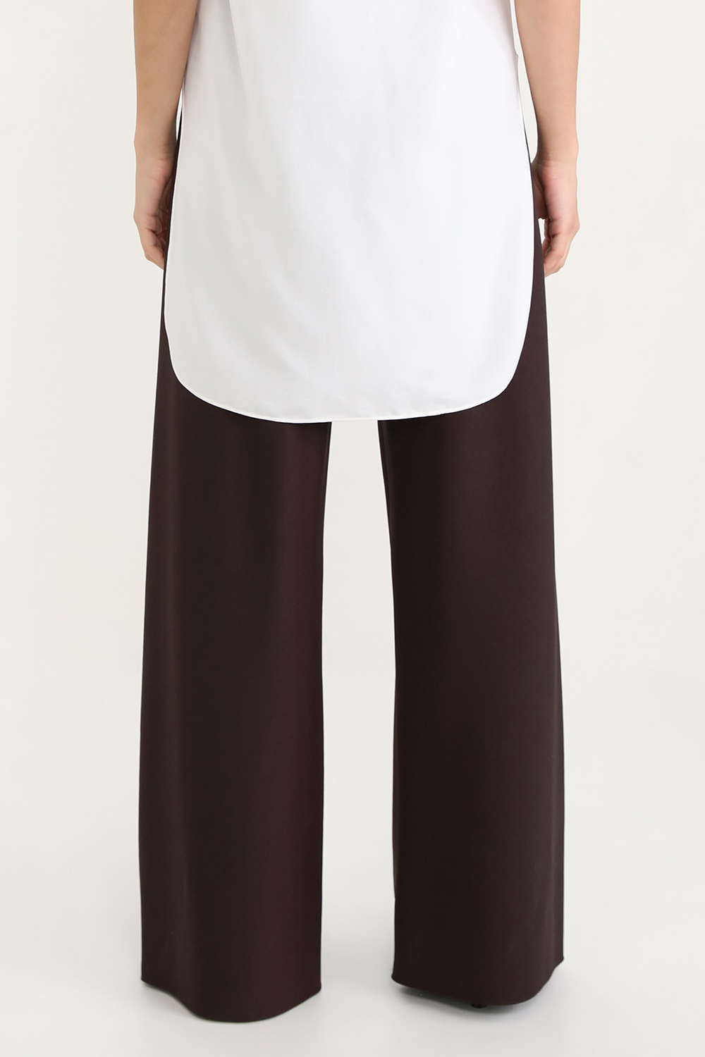 תמונת דוגמן אחורית של מכנסיים מתרחבים גאלה מצמר