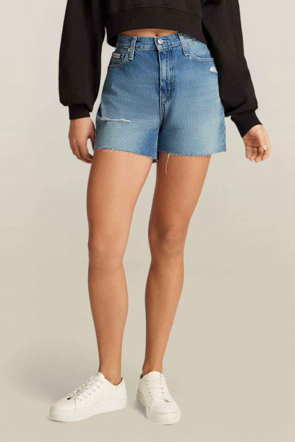 תמונת דוגמן קידמית של מכנסי ג'ינס קצרים