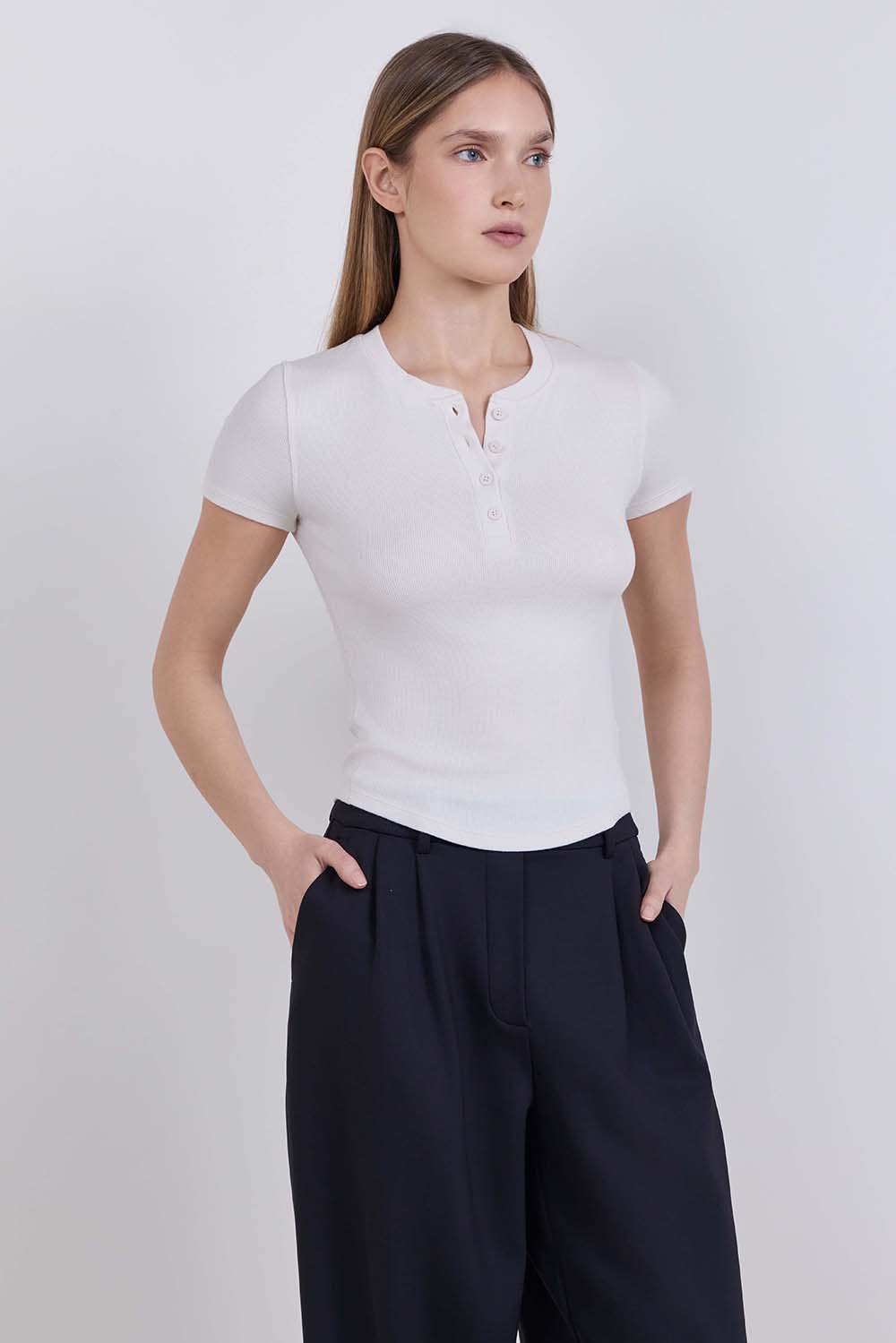 תמונת דוגמן קידמית של Hold Tight Short-Sleeve Henley