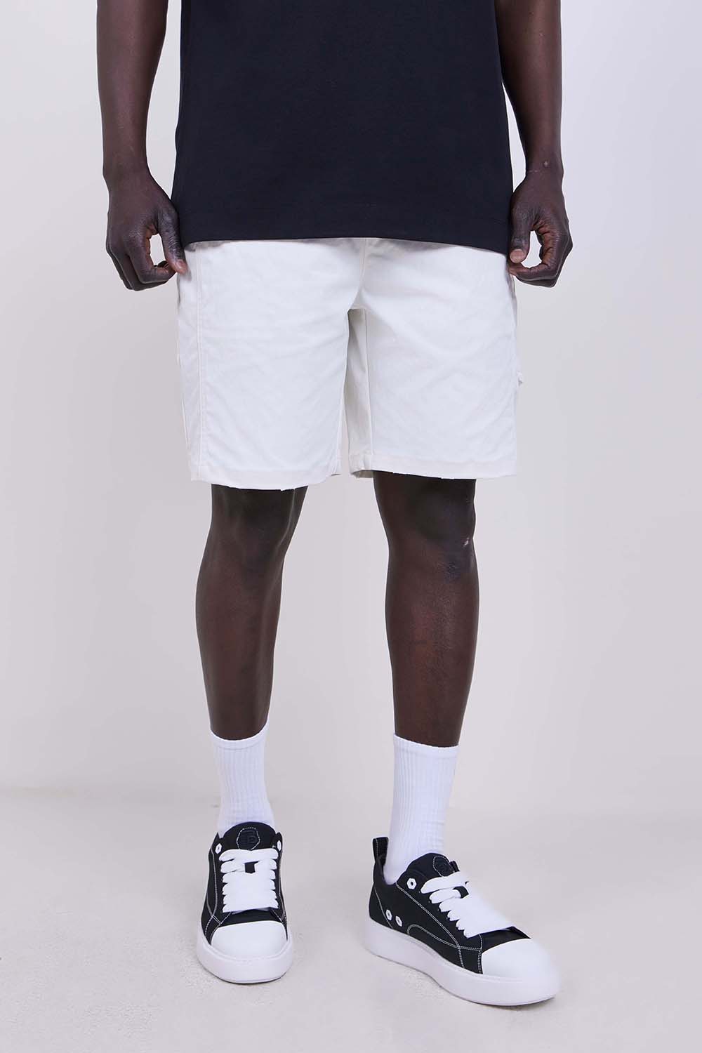 תמונת דוגמן קידמית של מכנסי ברמודה