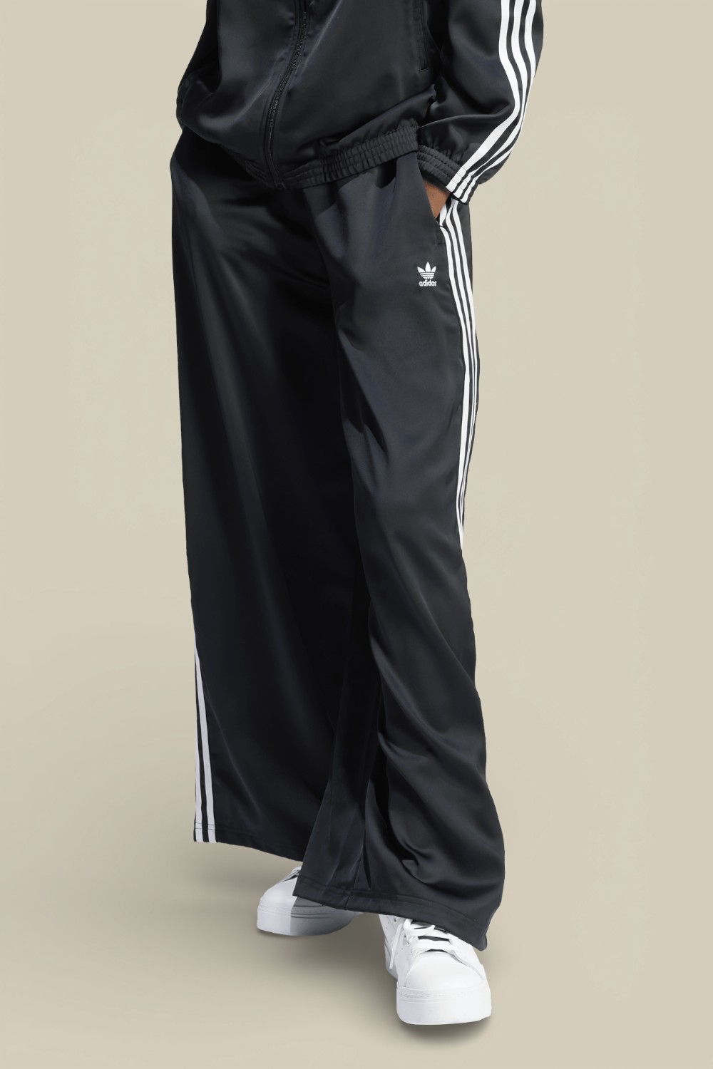 תמונת דוגמן קידמית של מכנסי ג'וגר