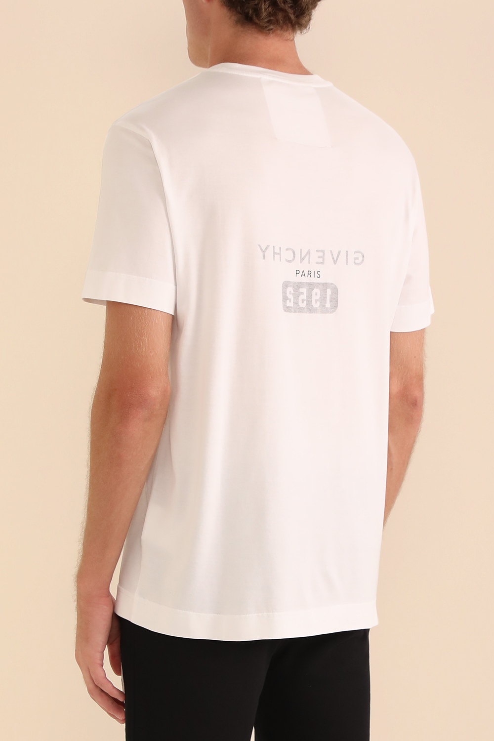 תמונת דוגמן אחורית של חולצת לוגו סלים