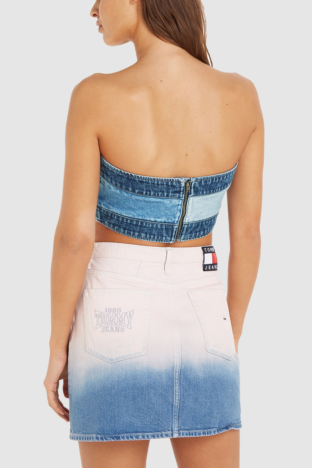 תמונה אחורית של טופ סטרפלס ג`ינס