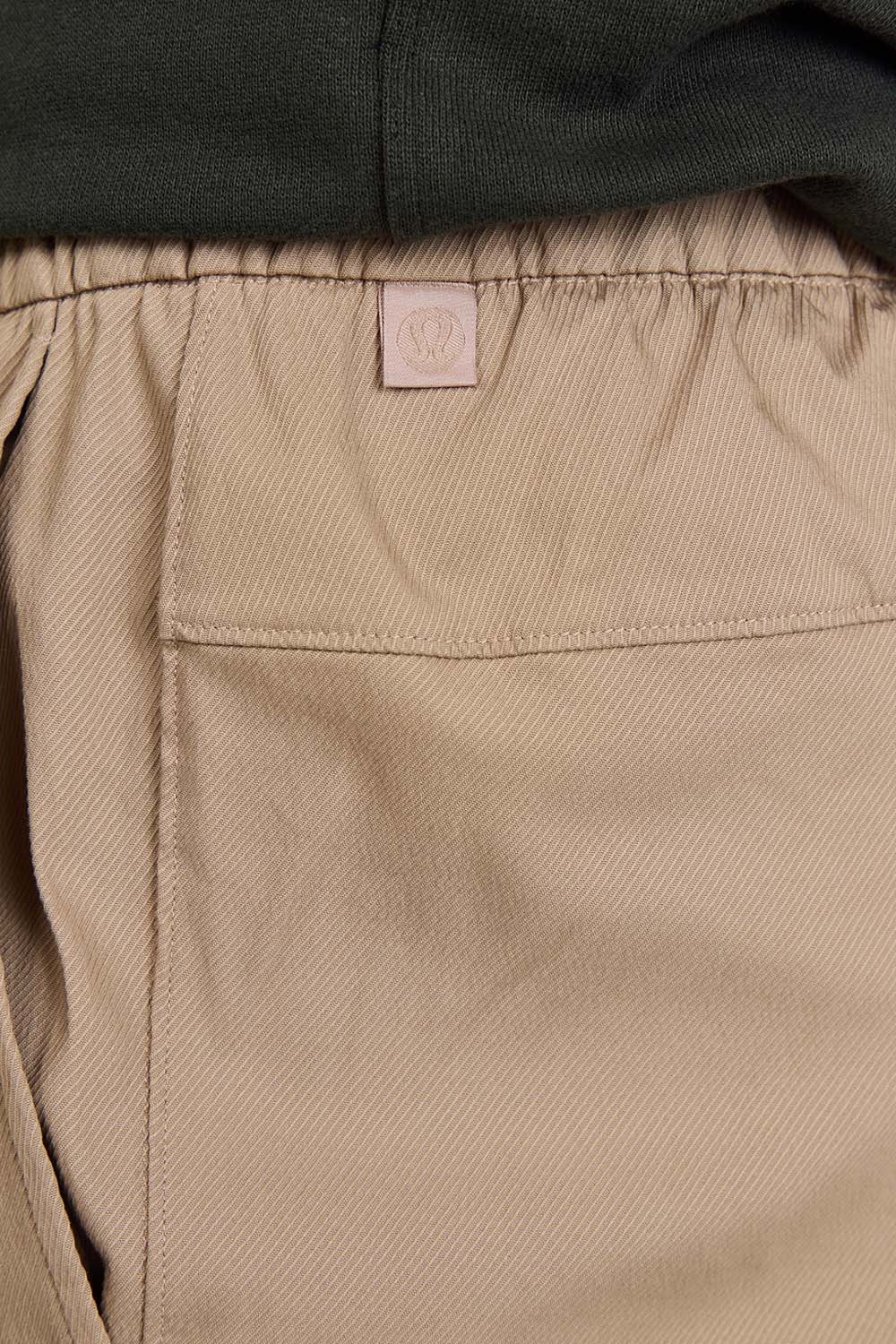 תמונת תקריב דוגמן של Cotton Twill Pintuck Pull-On Pant Regular
