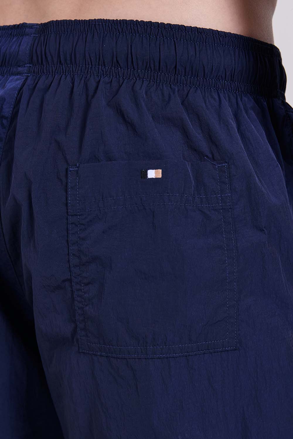 תמונת תקריב דוגמן של מכנסי בגד ים