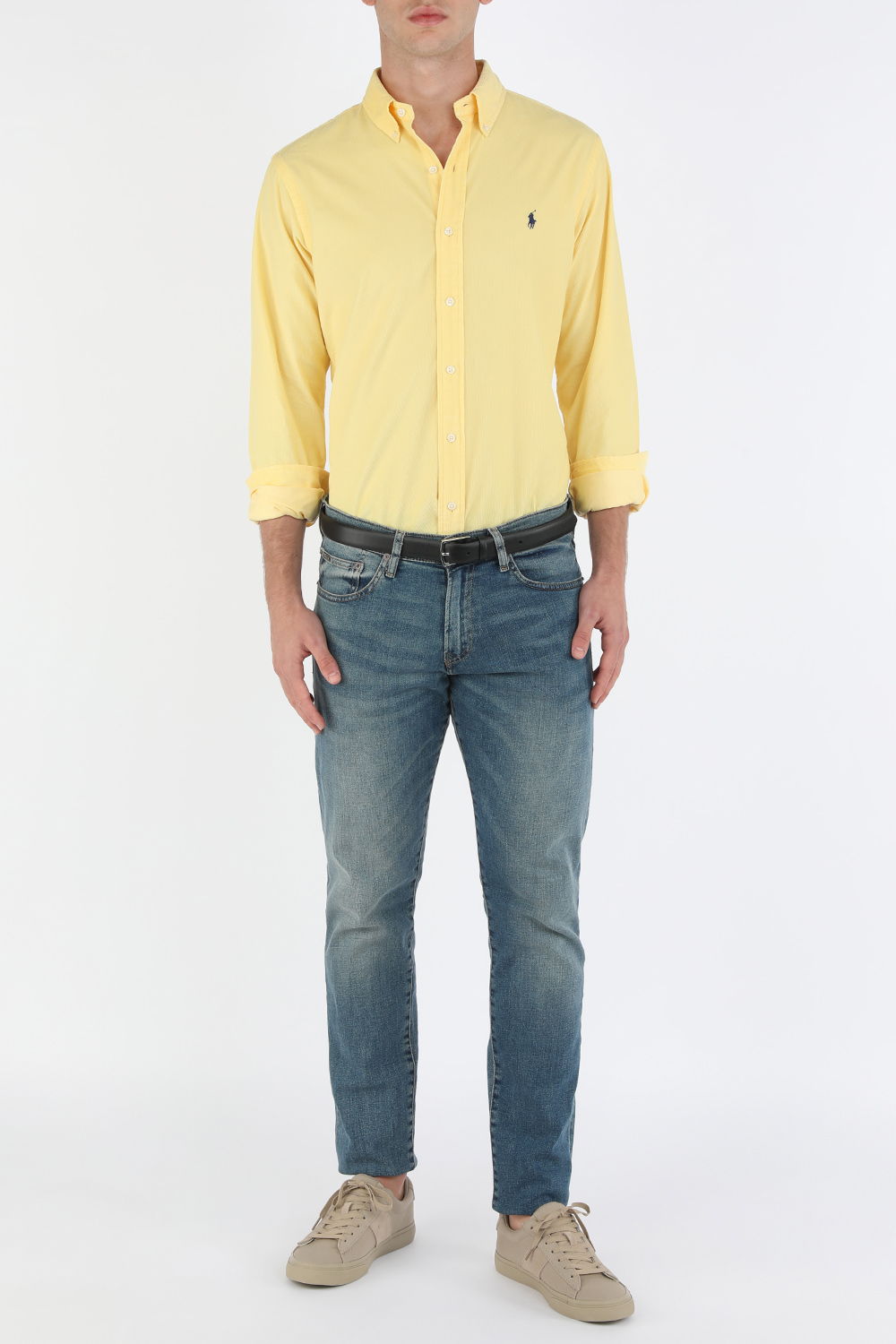 תמונת דוגמן קידמית של חגורת עור שחורה עם אבזם מטאלי כסוף