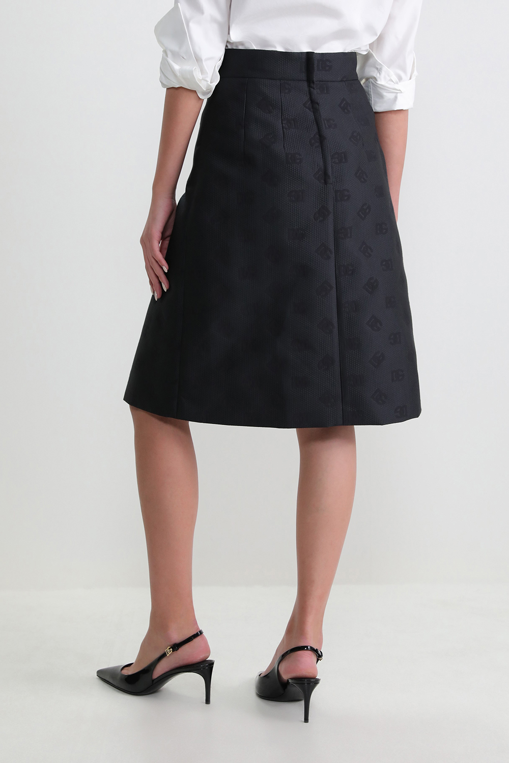 תמונת דוגמן אחורית של חצאית מידי