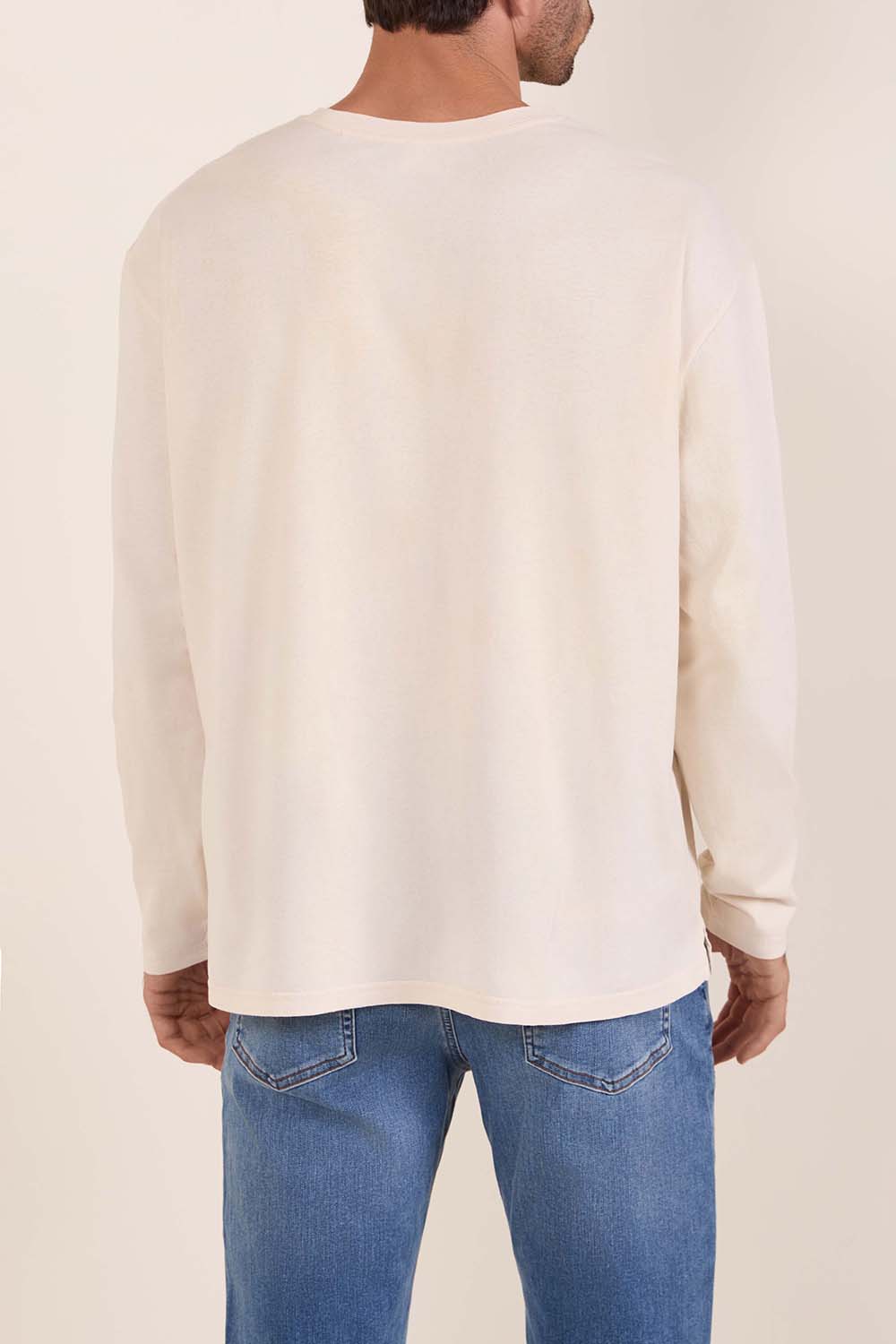 תמונת דוגמן אחורית של חולצת טי שרוול ארוך