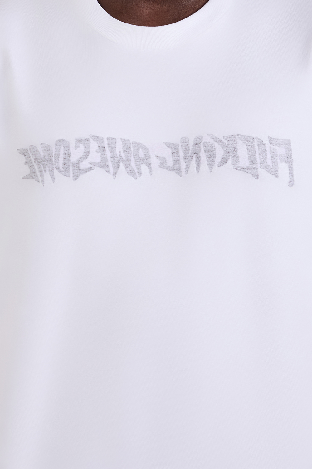 תמונת דוגמן אחורית של חולצת טי