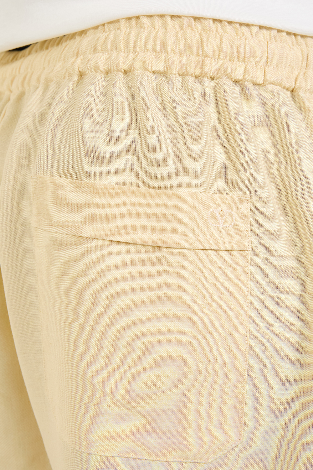 תמונת תקריב דוגמן של מכנסי ברמודה