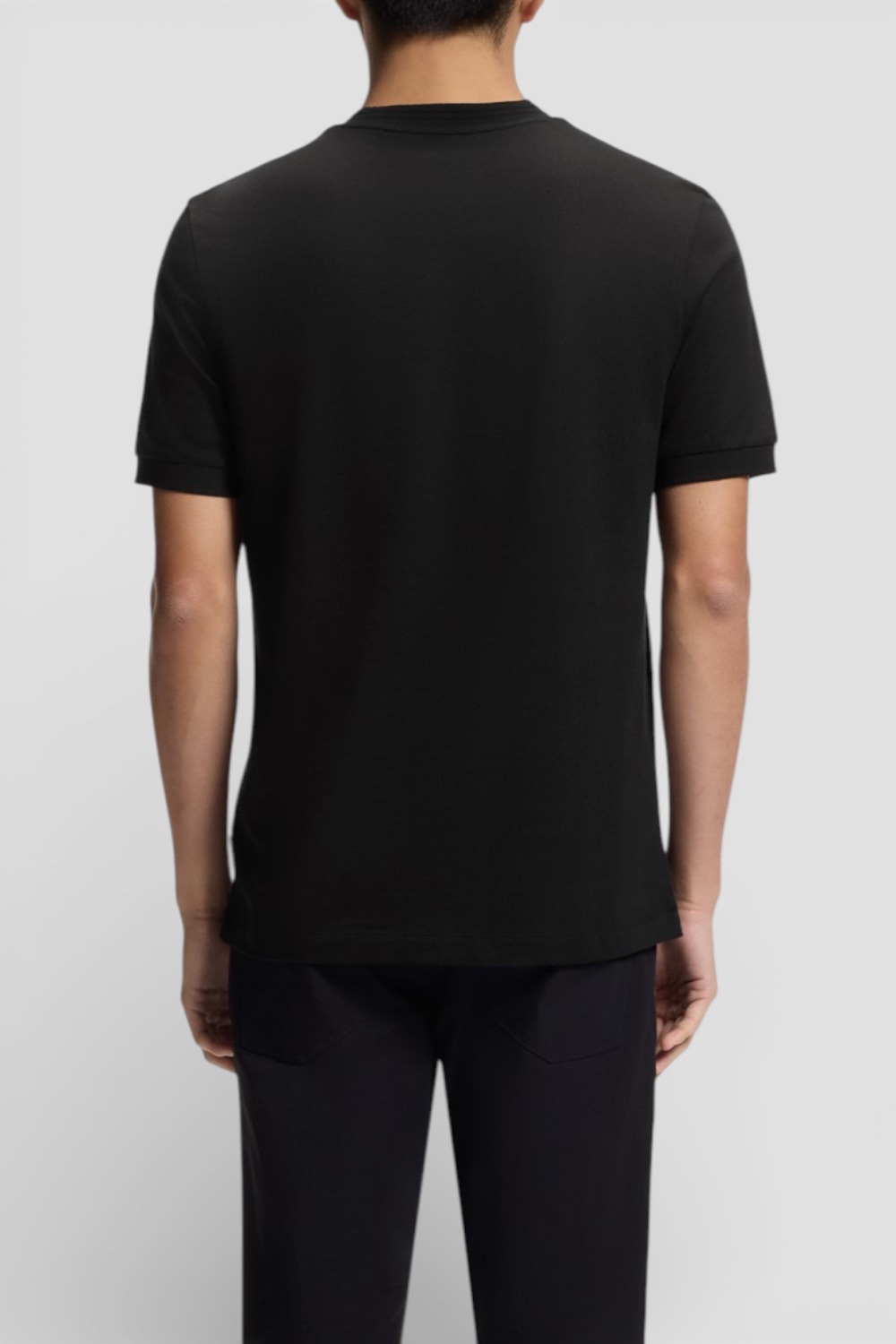 תמונת דוגמן אחורית של חולצת טי