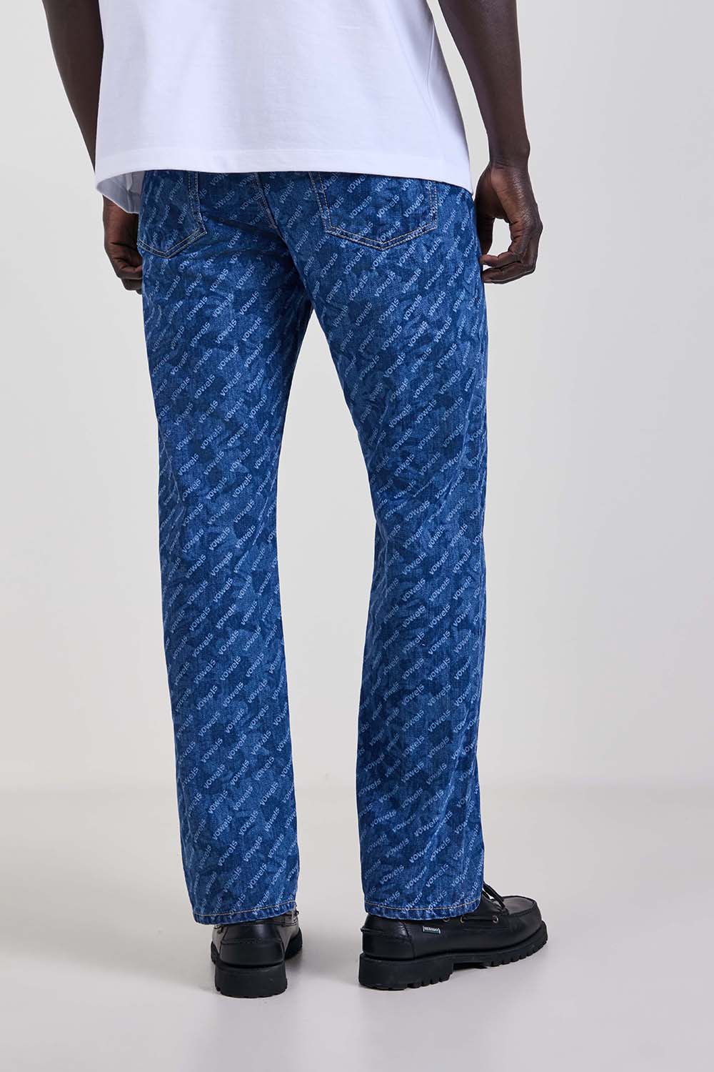 תמונת דוגמן אחורית של מכנסי ג'ינס