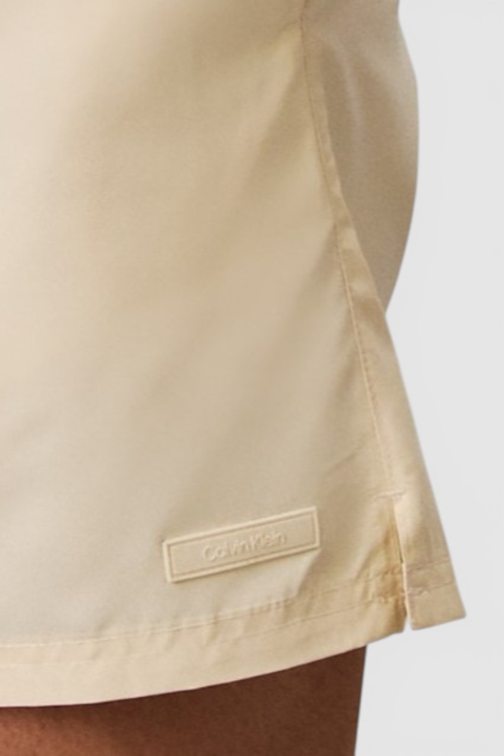 תמונת תקריב דוגמן של מכנסי בגד ים