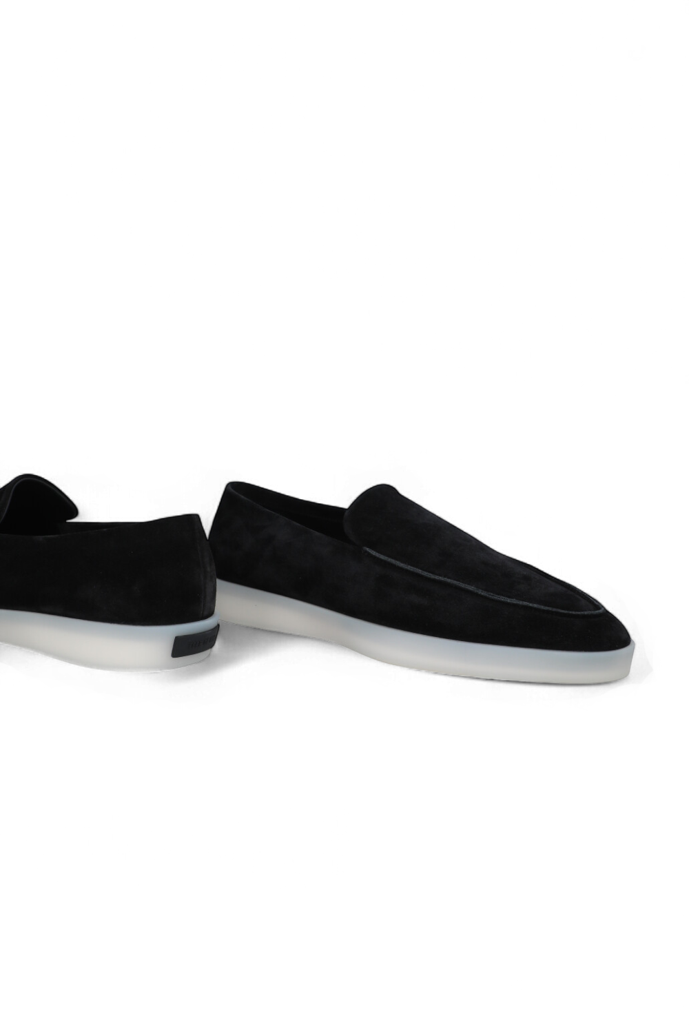 תמונת תקריב של נעלי מוקסינים