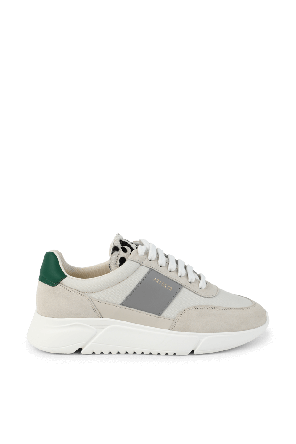 תמונה קידמית של נעלי סניקרס ג'נסיס