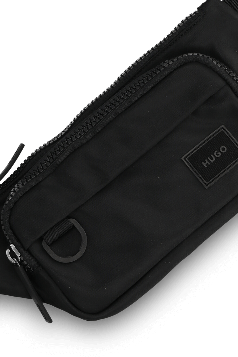 תמונת תקריב של תיק פאוץ` שחור