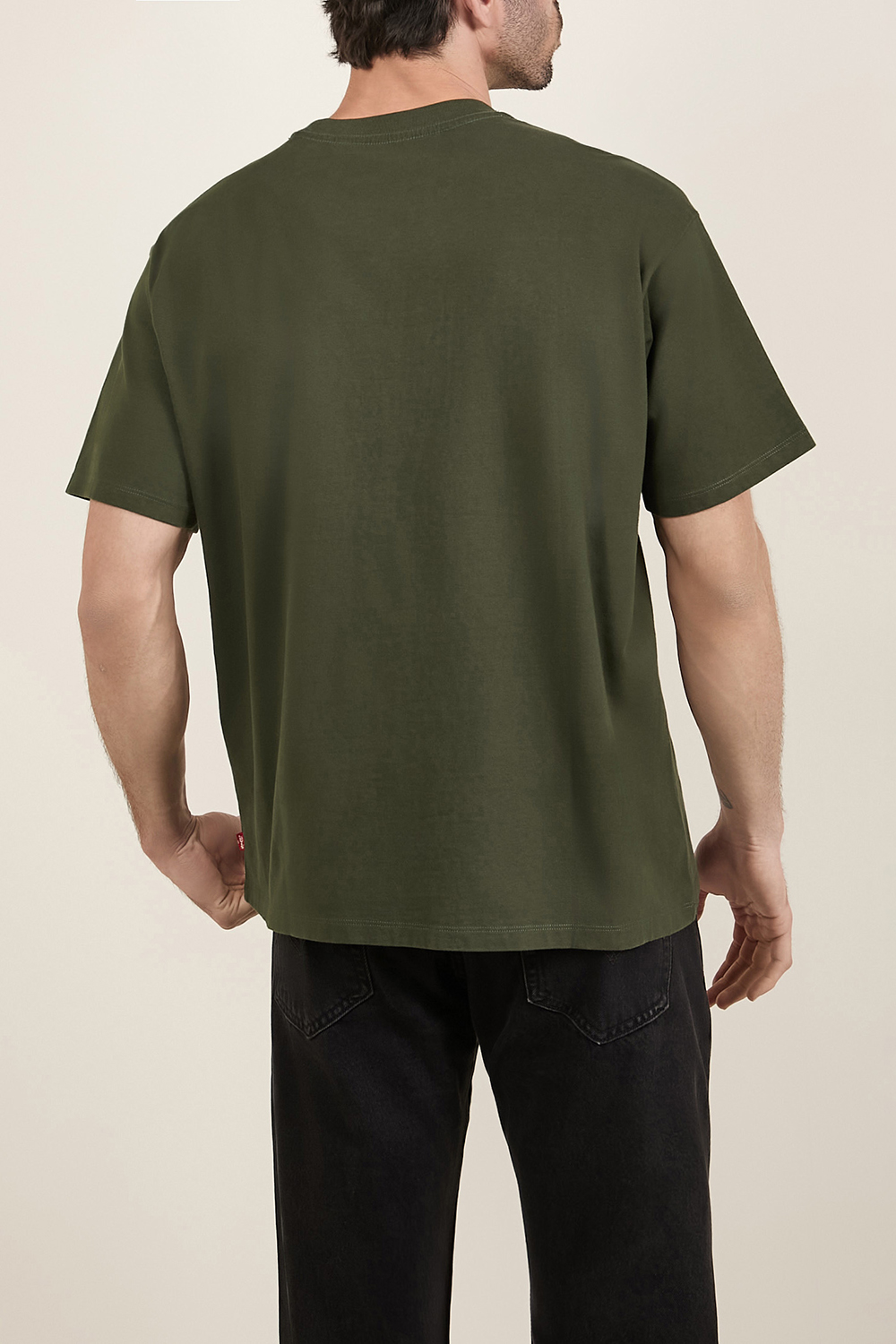 תמונת דוגמן אחורית של חולצת טי