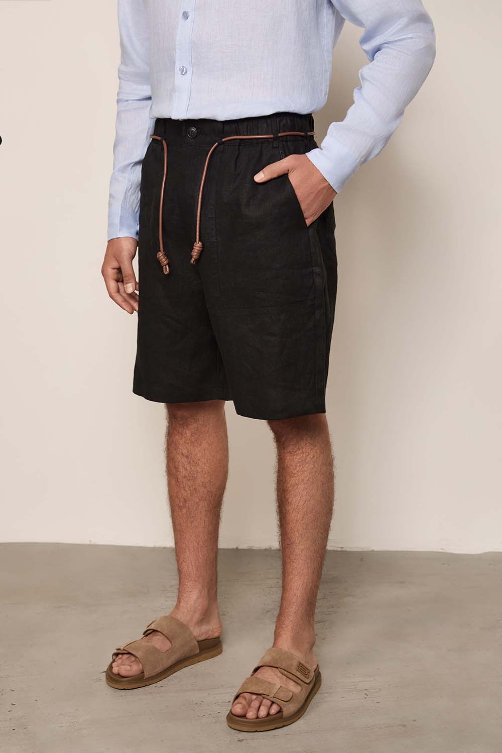 תמונת דוגמן קידמית של מכנסיים קצרים