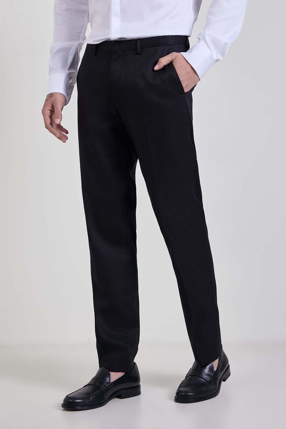 תמונת דוגמן קידמית של מכנסיים מחויטים