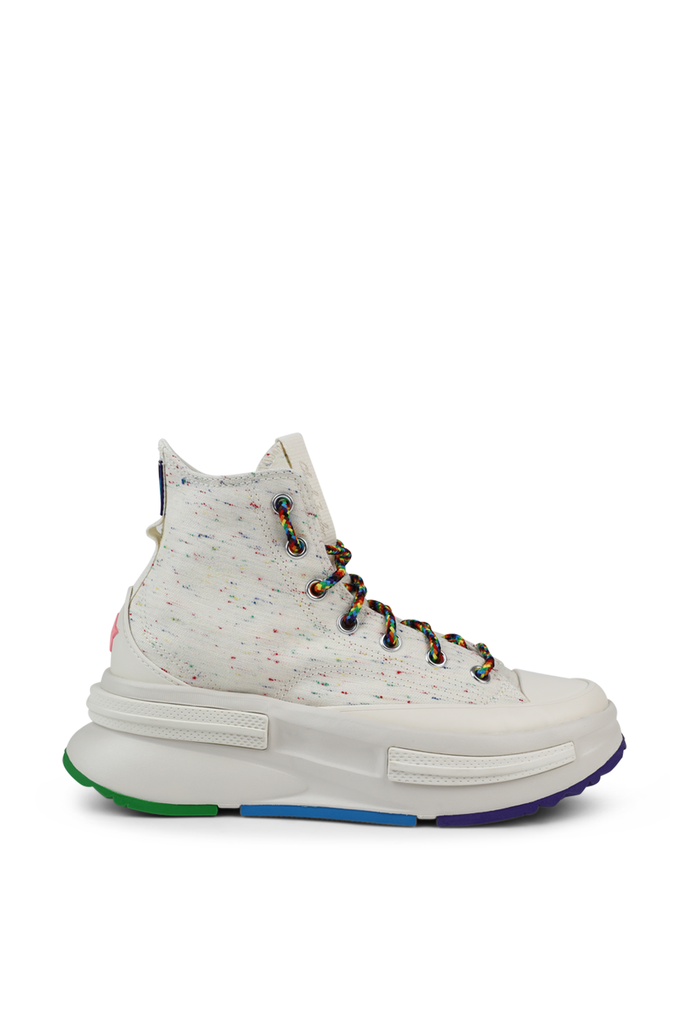 תמונה קידמית של נעלי סניקרס