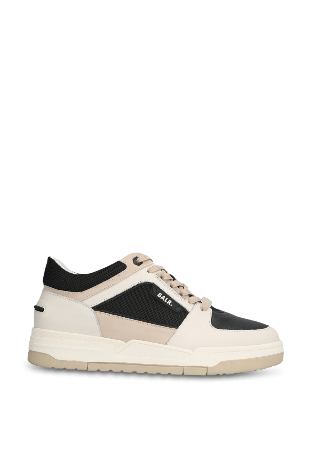 תמונה קידמית של נעלי סניקרס