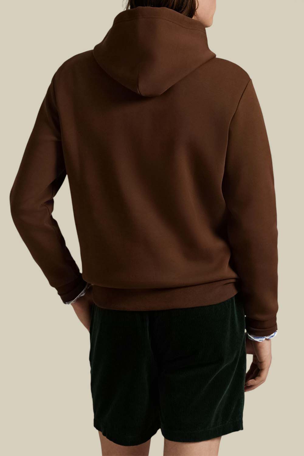 תמונת דוגמן אחורית של סווטשירט קפוצ'ון