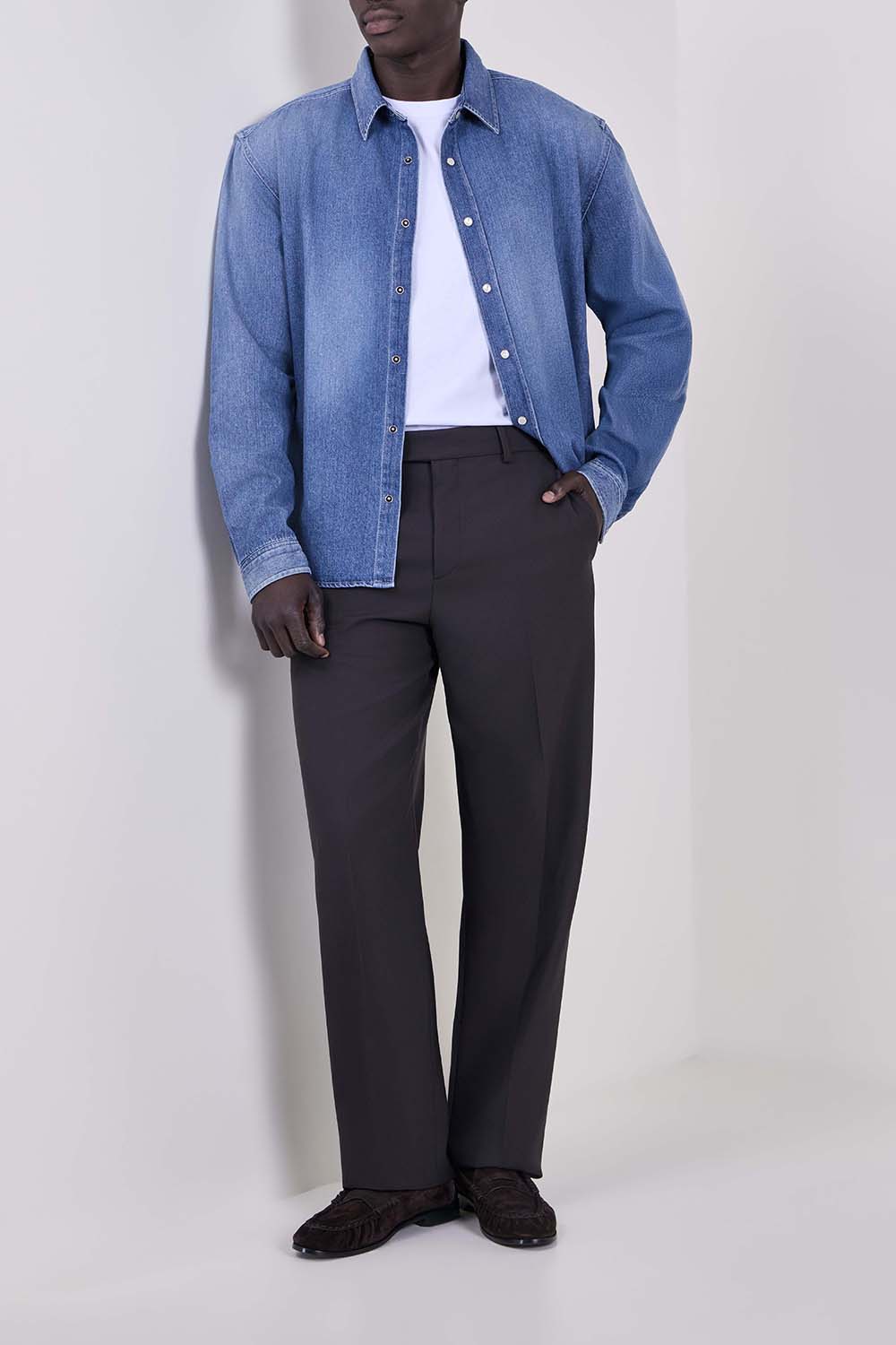 תמונת דוגמן קידמית של נעלי מוקסינים