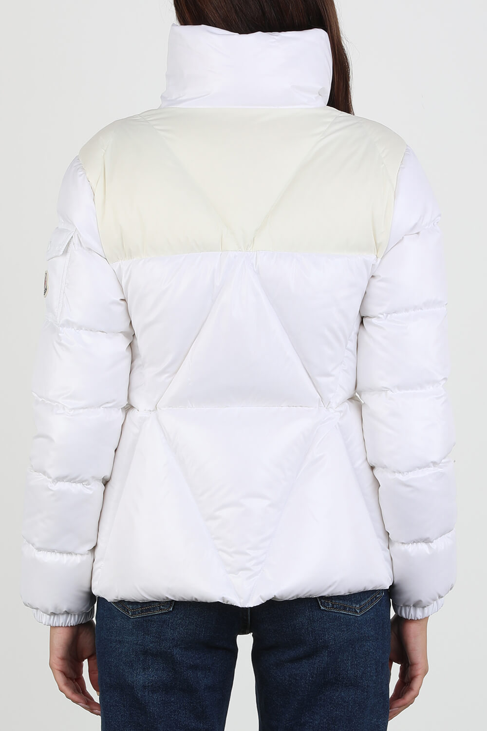 תמונת דוגמן אחורית של מעיל פאפר מרוכסן בגוון לבן