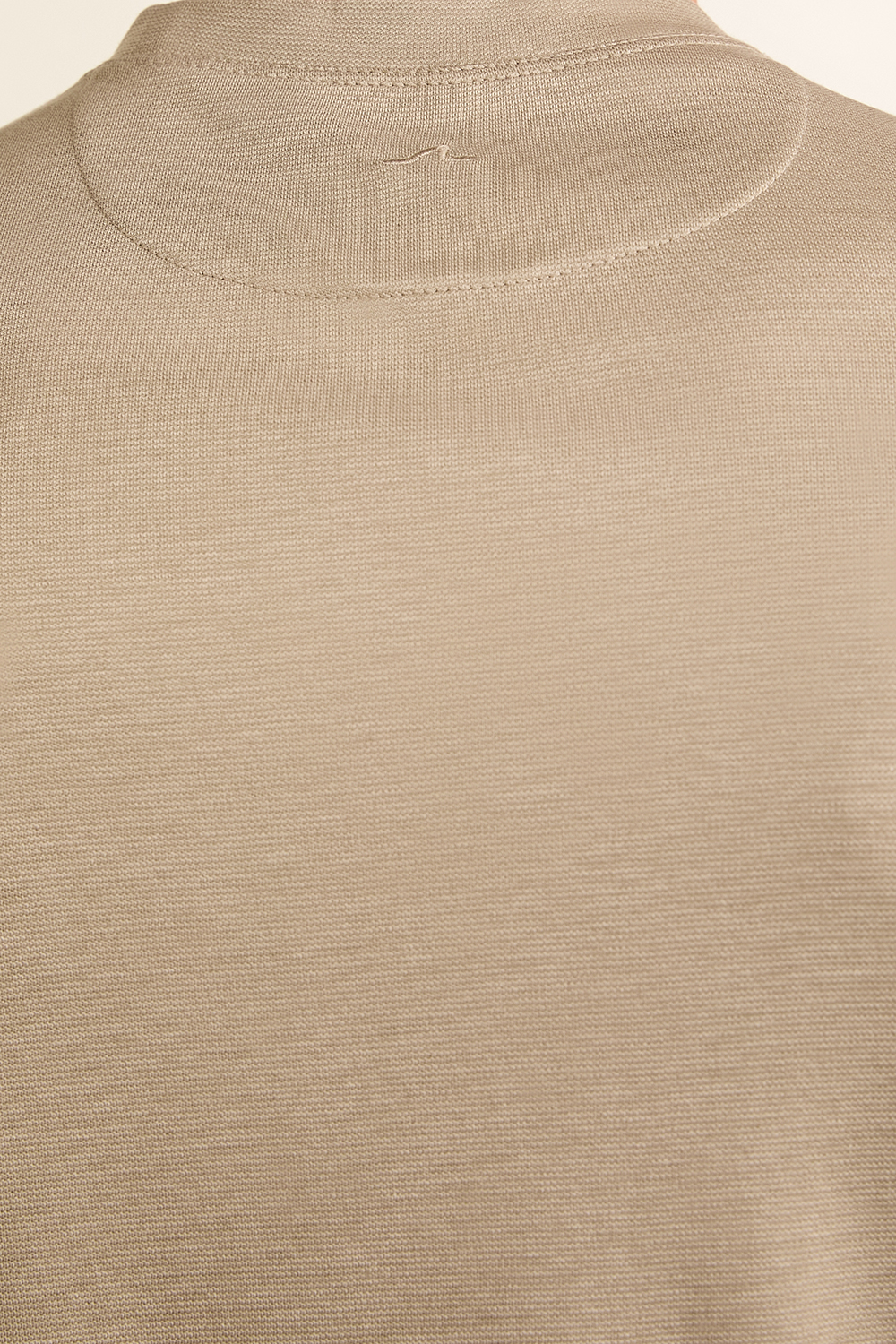 תמונת תקריב דוגמן של חולצת טי