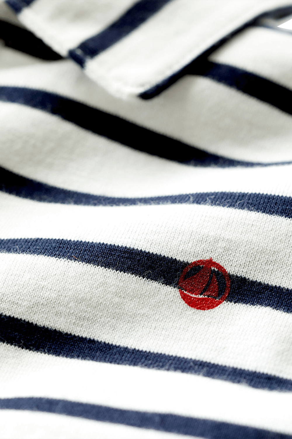 חולצת פולו פסים עם לוגו רקום - גילאי 18-36 חודשים PETIT BATEAU