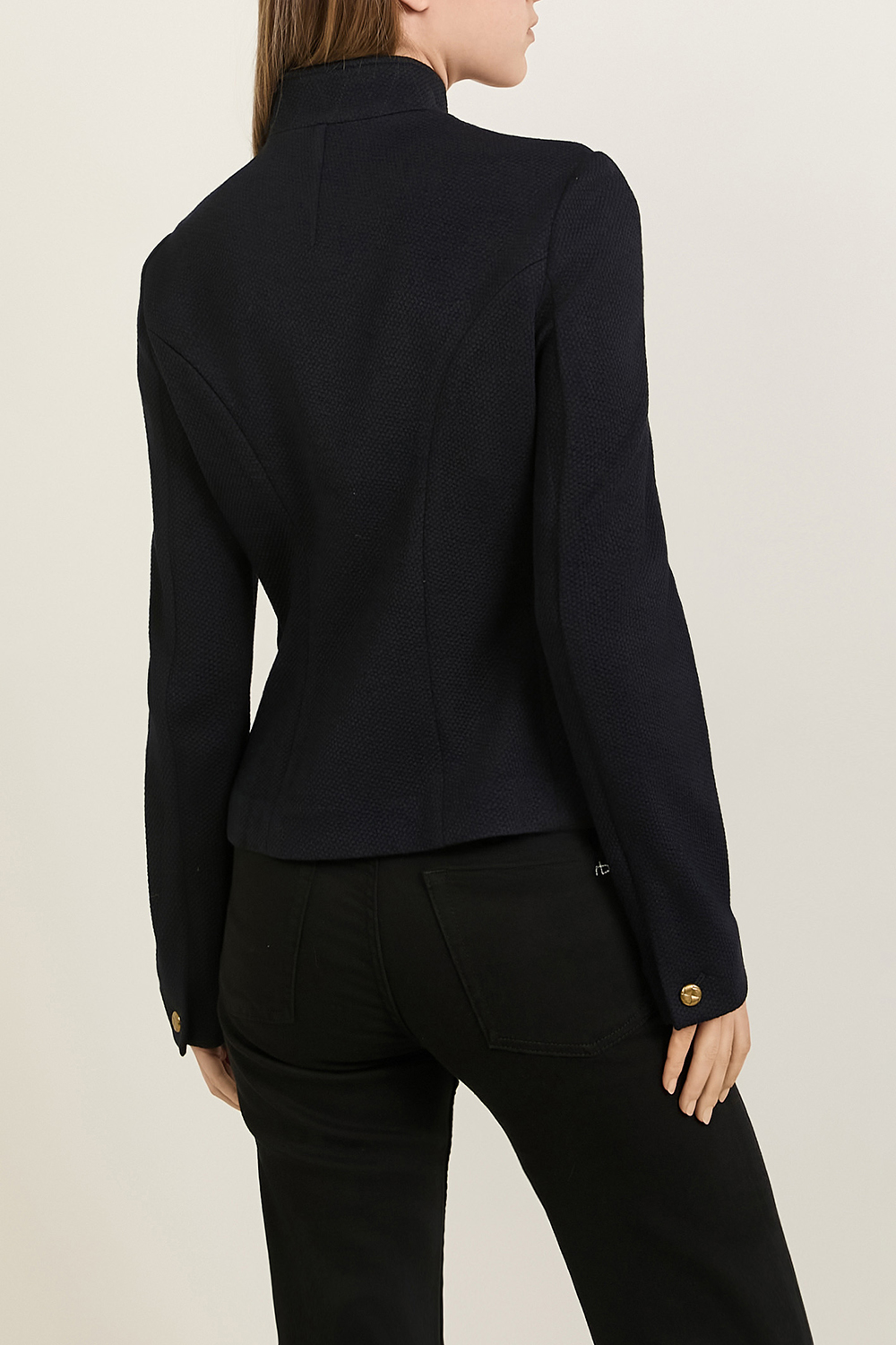 תמונת דוגמן אחורית של בלייזר